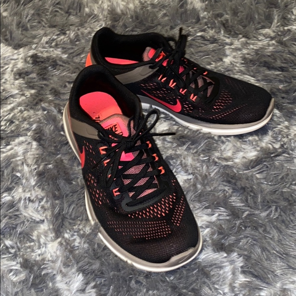 Nike tennis shoes